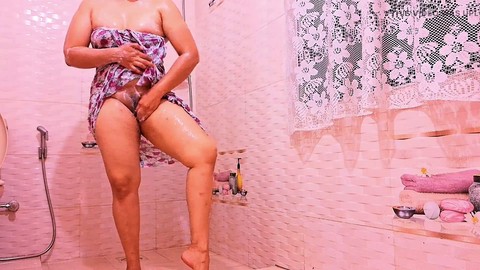 Большие задницы, в ванной, азиаты-подростки (18+)