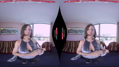 Una madura tetona en VR eyacula durante sexo duro en diversos escenarios POV