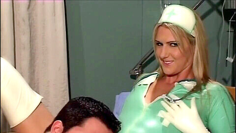 Scena quattro di "Infermiere in Spandex" (2004) - Kris Slater e Ashley Long in un incontro di sesso anale selvaggio nello studio del medico