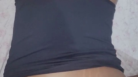 Una belleza adorable con un gran trasero perfecto disfruta de un anal hardcore de lado