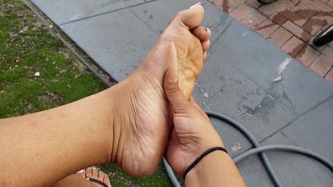 Foot worship, latina feet, wet soles