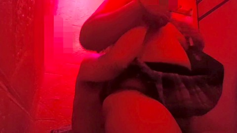 Una teen latina si diverte davvero con un grande climax