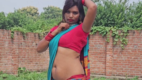 Un trio chaud indien se termine en anal en levrette avec du sperme sur la bouche