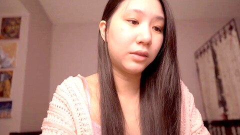 Encantador ASMR con la linda chica asiática Alize Zaide
