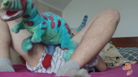 Mi dedico appassionatamente al mio dinosauro imbottito fino all'orgasmo!