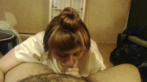 Mammina seducente succhia il suo figliastro in POV