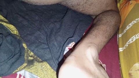 Una moglie musulmana amorevole permette al suo uomo di fare un rapporto intenso e un'avventura anale. Una moglie musulmana amorevole permette al suo uomo di fare un rapporto intenso e un'avventura anale.