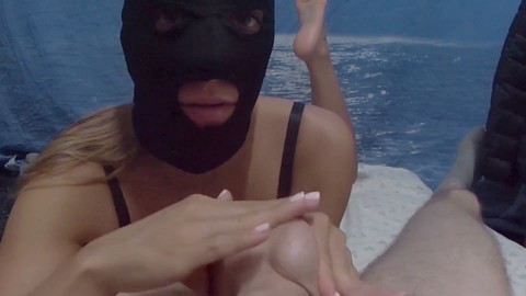 Maschera femminile, sborrata gigante, masturbarsi