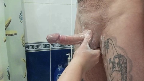 Zorra me vacía la polla en el baño hasta que exploto