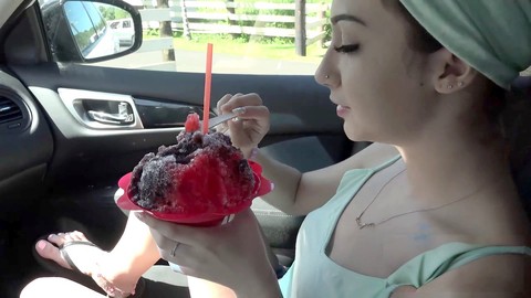 Подруги, на улице, крошечные